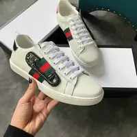 baskets paire de chaussures gucci femmes sweetheart leather pin white